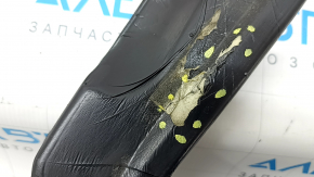 The right door-wing seal of the Hyundai Sonata 11-15 has a torn coating.