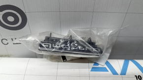 QUATTRO emblem and inscription on the Audi Q5 grille (80A 18-20)