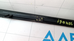 The chrome molding on the front right fender of a Hyundai Sonata 11-15 has a broken mount.