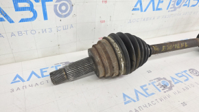 The front left drive axle shaft of a BMW X5 E70 07-13 is rusty, the inner CV joint needs replacing.