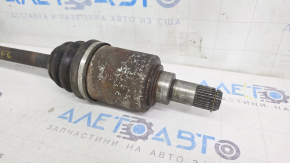 The front left drive axle shaft of a BMW X5 E70 07-13 is rusty, the inner CV joint needs replacing.