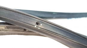 The rear right door seal of a Hyundai Sonata 20-22 has a torn fastening.