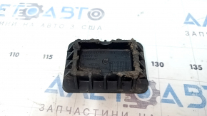 The front jack stand for the BMW X3 G01 18-21 is dented.
