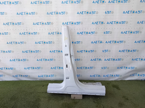 The central right body pillar of a VW Tiguan 18-24 has been cut off.