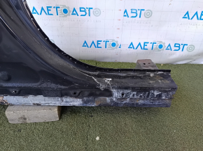 The central right body pillar of a Toyota Camry v70 18-24 was sawed off and burned.