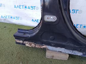 The central right body pillar of a Toyota Camry v70 18-24 was sawed off and burned.