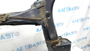 The rear subframe of the Lexus RX450h 10-15 AWD is rusty, with 3 C/B microcracks.
