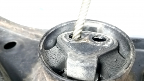 The rear subframe of the Lexus RX450h 10-15 AWD is rusty, with 3 C/B microcracks.