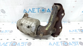 Rusty front exhaust manifold with catalytic converter for Lexus RX450h 10-15