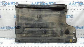 The rear left underbody protection of the Hyundai Sonata 20-26 HEV is worn out.