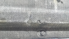 The rear right underbody protection of the Hyundai Sonata 20-26 HEV is worn out.
