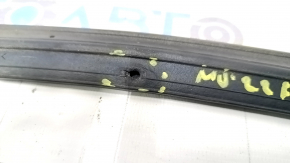 The right hood seal on a Mitsubishi Outlander 22-26 has torn fasteners.