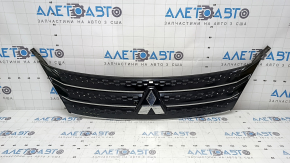 Radiator grille with Mitsubishi Outlander 22-26 emblem, chrome moldings with seals