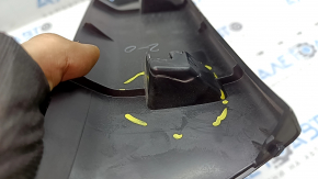Right tailgate trim for Mitsubishi Outlander 22-26 black, broken fastener, crack in fastener