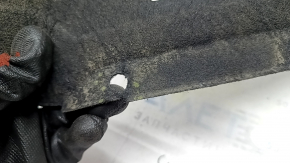 The rear left fender liner of a Kia Niro 17-19 HEV, PHEV, is dented, the fasteners are torn
