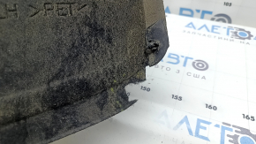 The rear left fender liner of a Kia Niro 17-19 HEV, PHEV, is dented, the fasteners are torn