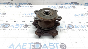Mitsubishi Outlander 22-26 2.5 AWD rear right hub rusty
