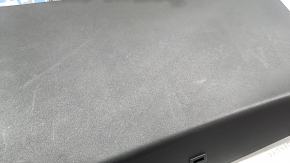 The lower trim panel of the tailgate of the Land Rover Range Rover Velar 18-23 is black, worn, the fastener is broken