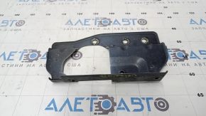 Front fender bracket, right center, Land Rover Range Rover Velar 18-23