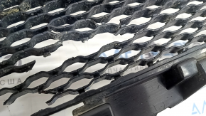 The lower grille of the front bumper of the Land Rover Range Rover Velar 18-20 without a camera and radar, cracked, fragments are missing