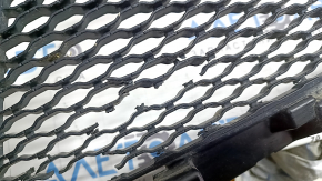 The lower grille of the front bumper of the Land Rover Range Rover Velar 18-20 without a camera and radar, cracked, fragments are missing