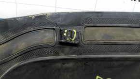 The Porsche Cayenne 19-23 TV cover has a broken mount.