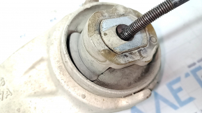 The lower front left control arm of the Land Rover Range Rover Velar 18-20 has microcracks.