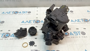 The thermostat housing of the Audi A4 B9 17-25 2.0T is leaking.