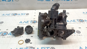 The thermostat housing of the Audi A4 B9 17-25 2.0T is leaking.