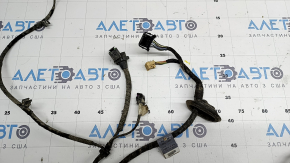 Audi Q5 80A 18-20 rear bumper wiring for parking sensors, foot-operated tailgate sensor, and BSM, the connector housing is cracked.