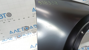 The front right fender of the Audi Q5 80A 18-24 is dented.