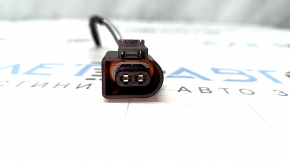 A chip for the Porsche Cayenne 19-26 windshield washer motor.