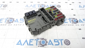 The fuse box under the dashboard of the Honda Accord 18-20 hybrid is broken.
