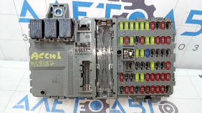 The fuse box under the dashboard of the Honda Accord 18-20 hybrid is broken.