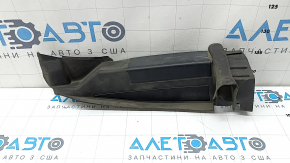 Left hood-wing seal for Porsche Cayenne 19-26, broken mount