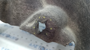 The rear right fender liner of a Porsche Cayenne 19-23 has torn fasteners.