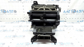 The heater housing is bare, the air conditioner is Land Rover Range Rover Velar 18-20 dual zone under dry heating