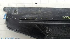 The central underbody protection of the Land Rover Range Rover Velar 18-20 is worn out.
