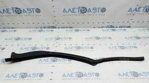 The rear right side door seal for Land Rover Range Rover Velar 18-23 has torn fasteners.