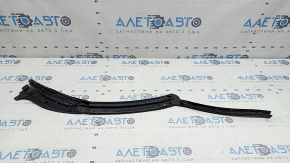 The rear right side door seal for Land Rover Range Rover Velar 18-23 has torn fasteners.