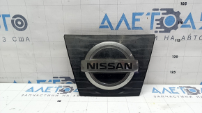 Nissan Rogue 17-18 front grille emblem, square, radar-ready, polished, broken mount, chips