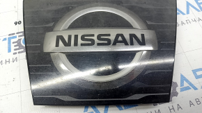 Nissan Rogue 17-18 front grille emblem, square, radar-ready, polished, broken mount, chips