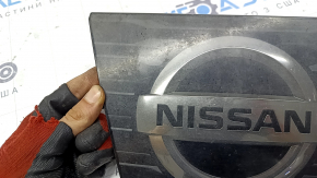 Nissan Rogue 17-18 front grille emblem, square, radar-ready, polished, broken mount, chips
