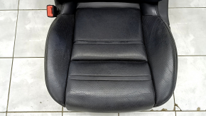 Driver's seat for a Porsche Cayenne 19-23 with airbag, electric, heated, ventilated, black leather with perforation, Comfort, dented, scratches on the back, needs cleaning