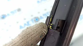 Front left door sill trim for Porsche Cayenne 19-26: structure, scratches, broken fasteners