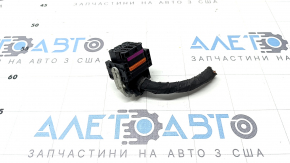 Black plug for the Porsche Cayenne 19-23 3.0T engine computer ECU.