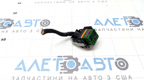 Green plug for the Porsche Cayenne 19-23 3.0T engine computer ECU.