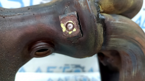 The exhaust manifold with a catalytic converter for a Nissan Rogue 14-17 type 1 is rusty and has broken bolts.
