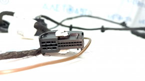 The towbar wiring for a Porsche Cayenne 19-26 is broken, the connector latch is broken, and the ground wire is torn off.