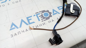 The towbar wiring for a Porsche Cayenne 19-26 is broken, the connector latch is broken, and the ground wire is torn off.
